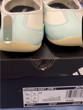 adidas Barreda Mary Jane in Light Blue and White ladies sz 7